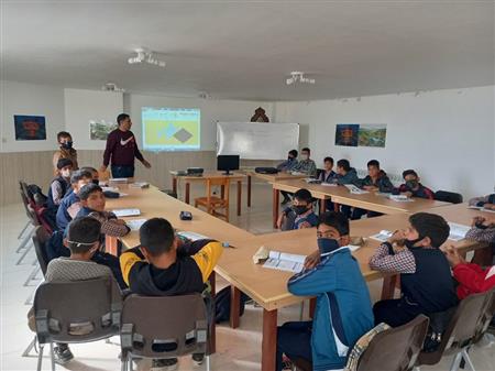 کارگاه آموزش ریاضی کتابخانه عمومی حاج کرمعلی مهدیان مارانی روستای قصرچم