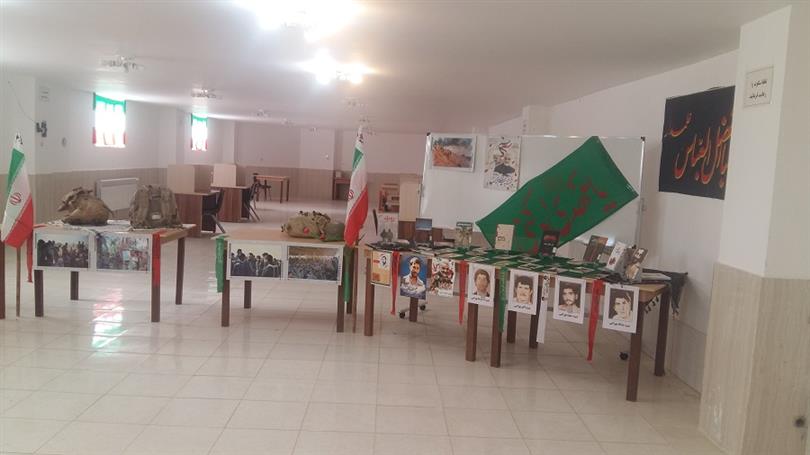 نمایشگاه دفاع مقدس کتابخانه عمومی حاج کرمعلی مهدیان